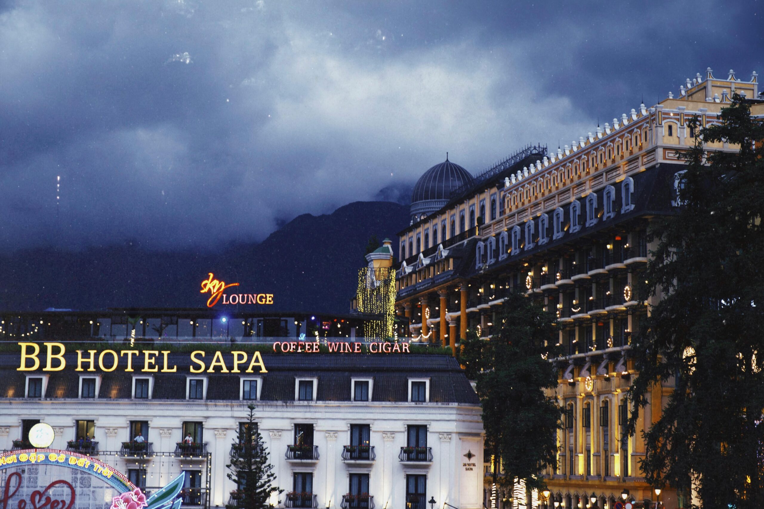 sapa trekking tour price