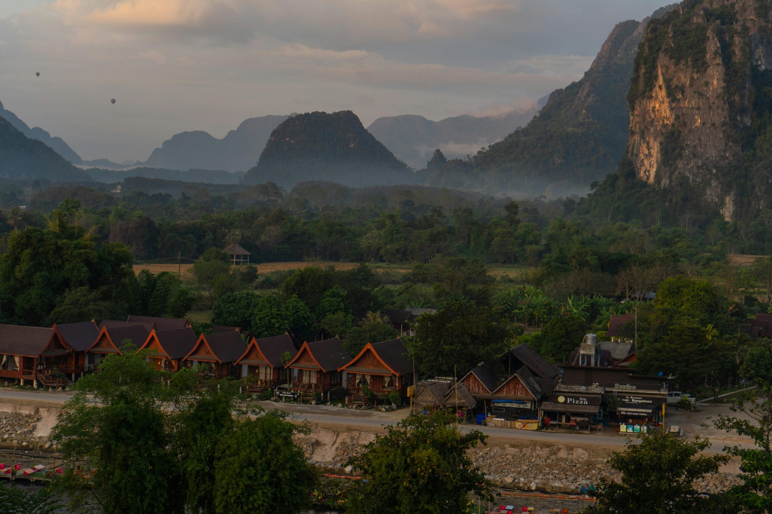 vang vieng hot air balloon price