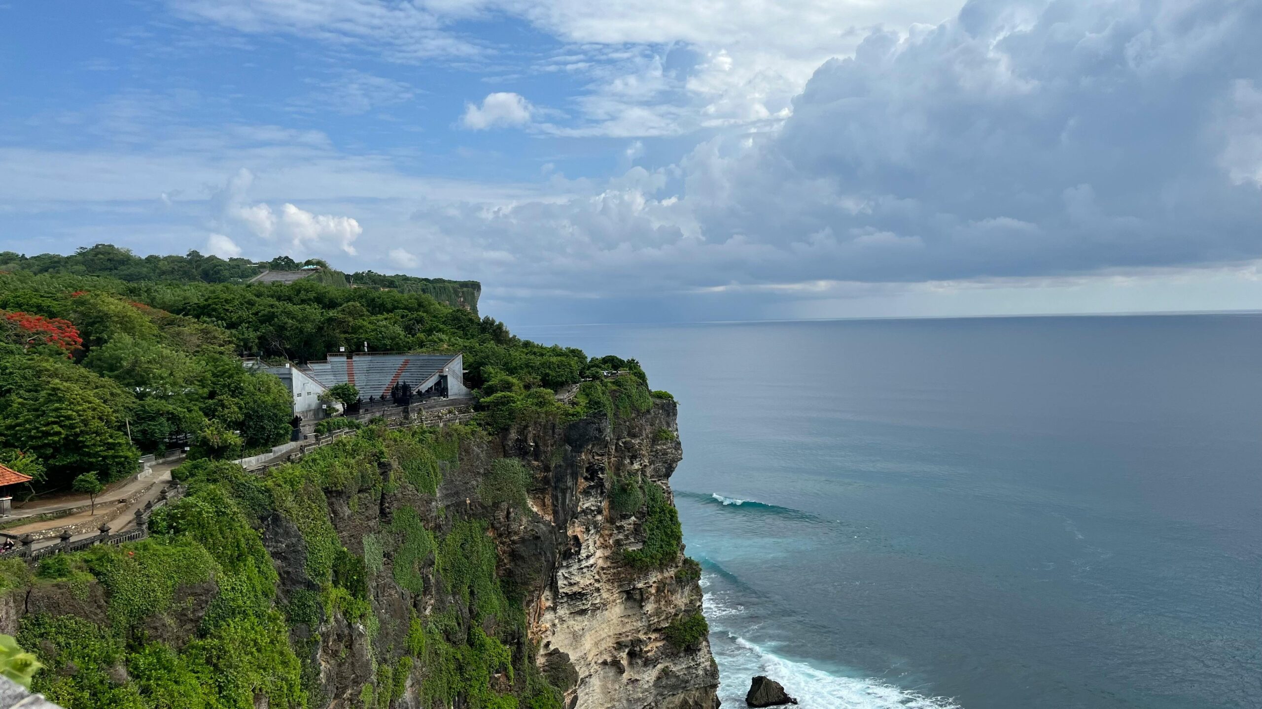 best cliff resorts in uluwatu