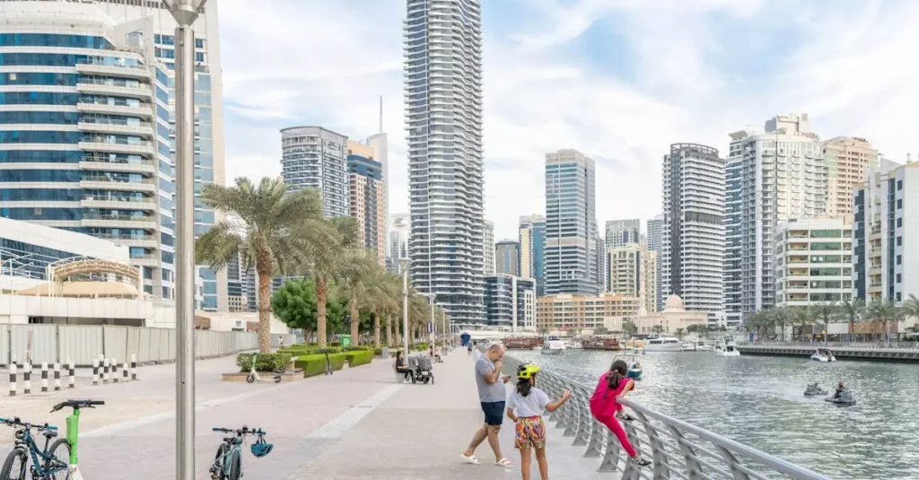 dubai cost per family per day 19350915