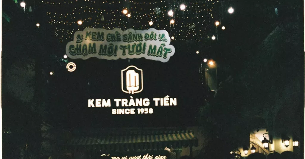 hanoi night market shopping cost 32119567