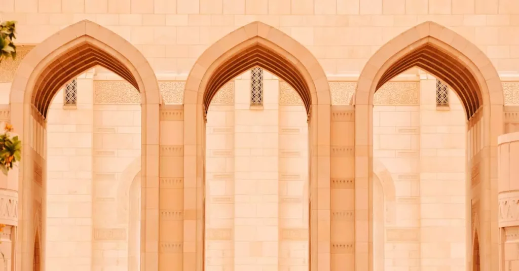 oman monthly living cost tourist 30860517