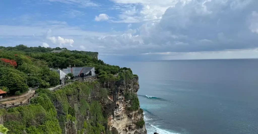 uluwatu cliff restaurant price 35422331