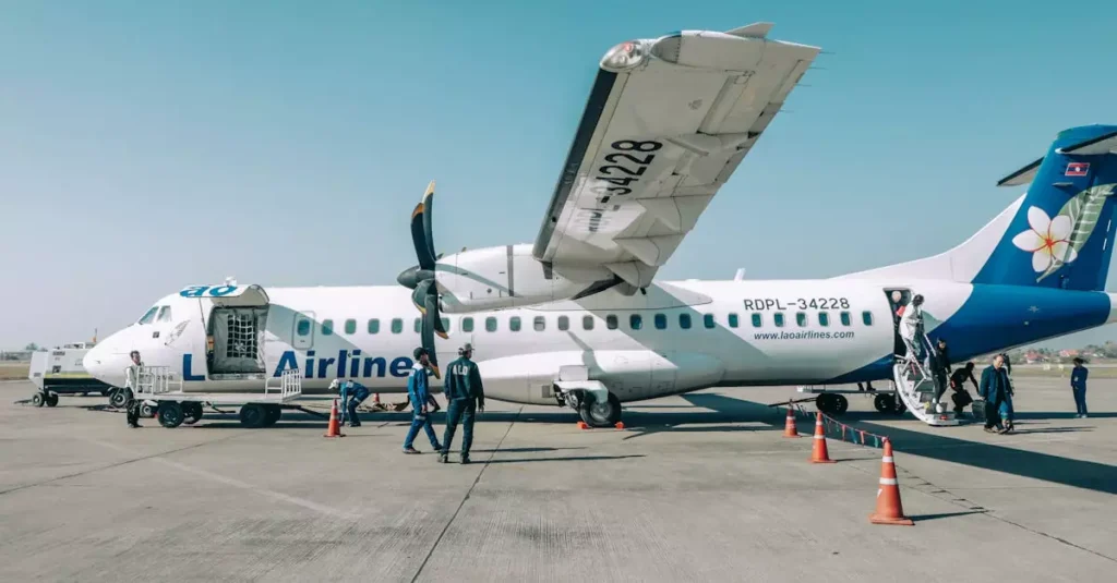 vientiane airport taxi vs bus cost 4369560
