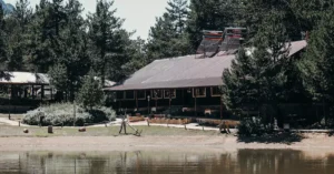 Charming lodge nestled in a lush forest by a tranquil lake in Gümüşhane, Turkey.