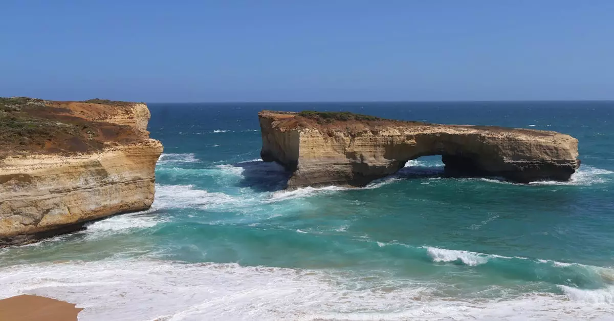 Stunning view of the London Arch rock formation in Peterborough under clear skies.
