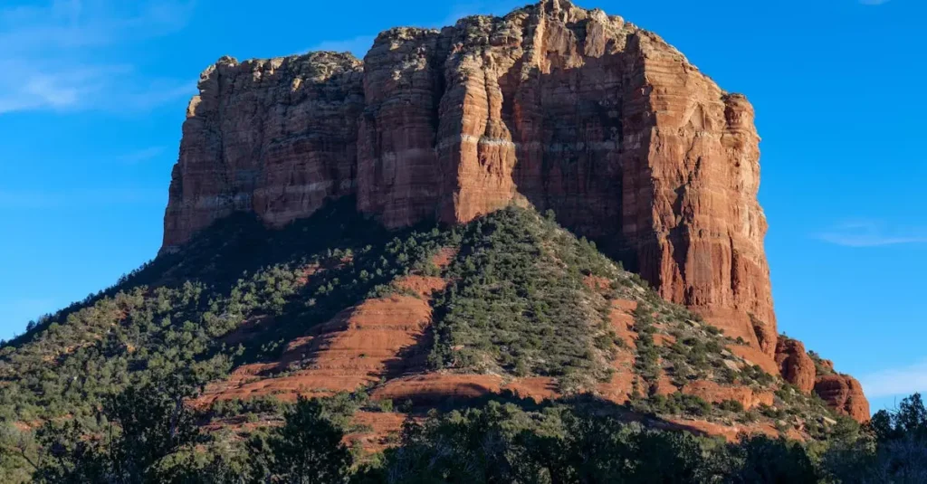 Best Museums in Phoenix: Art, History & Culture Guide 12 Capture of a stunning red rock formation in Sedona, Arizona, showcasing natural beauty.