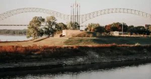 Hernando de Soto Bridge view over the Mississippi River in Memphis, Tennessee, showcasing its iconic arches.