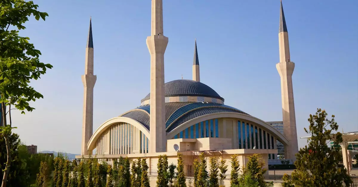 Stunning view of the modern Ahmet Hamdi Akseki Mosque in Ankara, Türkiye.