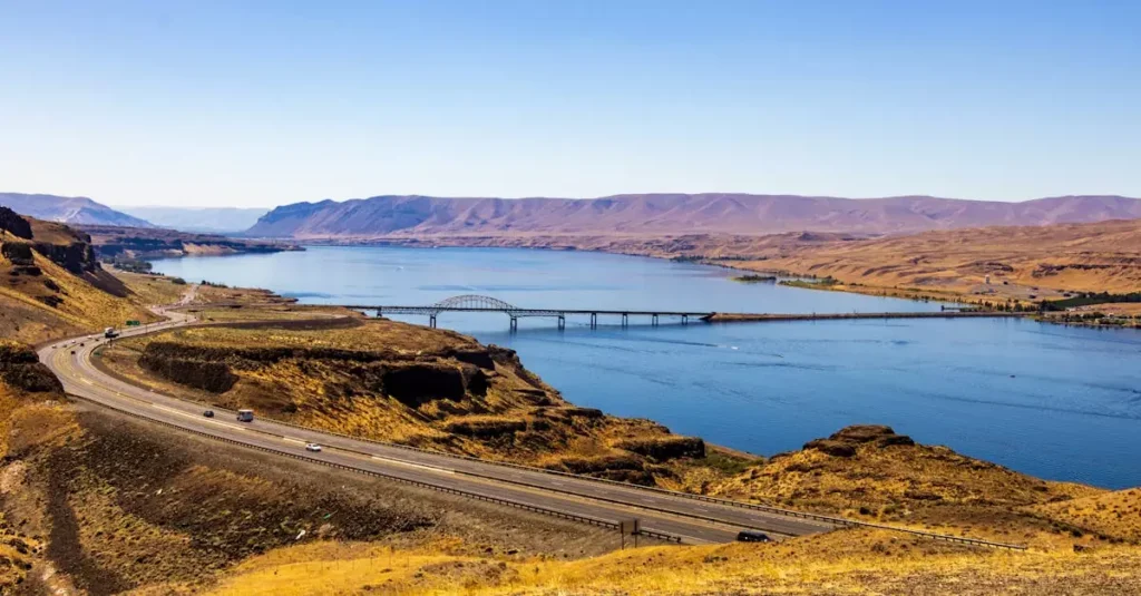 Best Road Trips in Washington State: PNW Adventures 3 Breathtaking landscape of Columbia River and Vantage Bridge in Washington, USA.