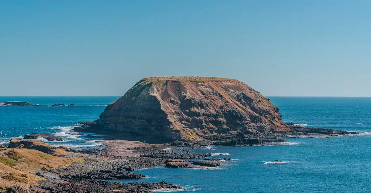 Explore the stunning rock formations of Nobbies Lookout in Phillip Island, Australia.