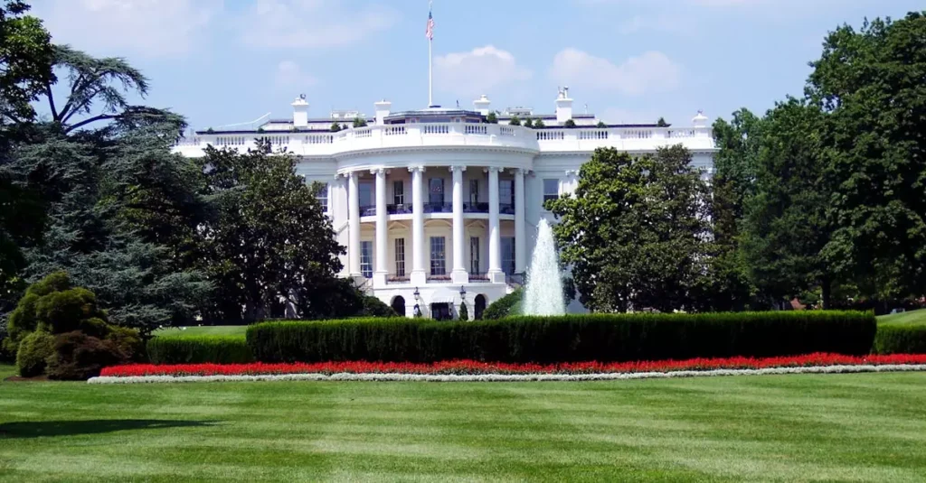 Best Wineries in Washington State: Your Guide 2 Iconic view of the White House with lush gardens and a central fountain on a sunny day.