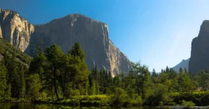Beautiful landscape of Yosemite Valley featuring El Capitan and lush nature.