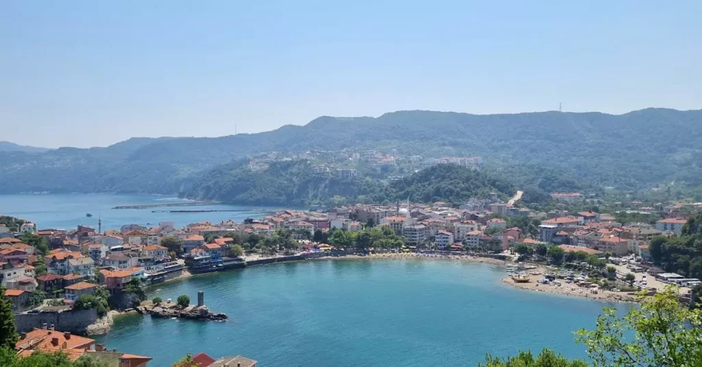 Explore the scenic Amasra bay with its charming cityscape and lush surroundings.