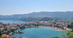 Explore the scenic Amasra bay with its charming cityscape and lush surroundings.
