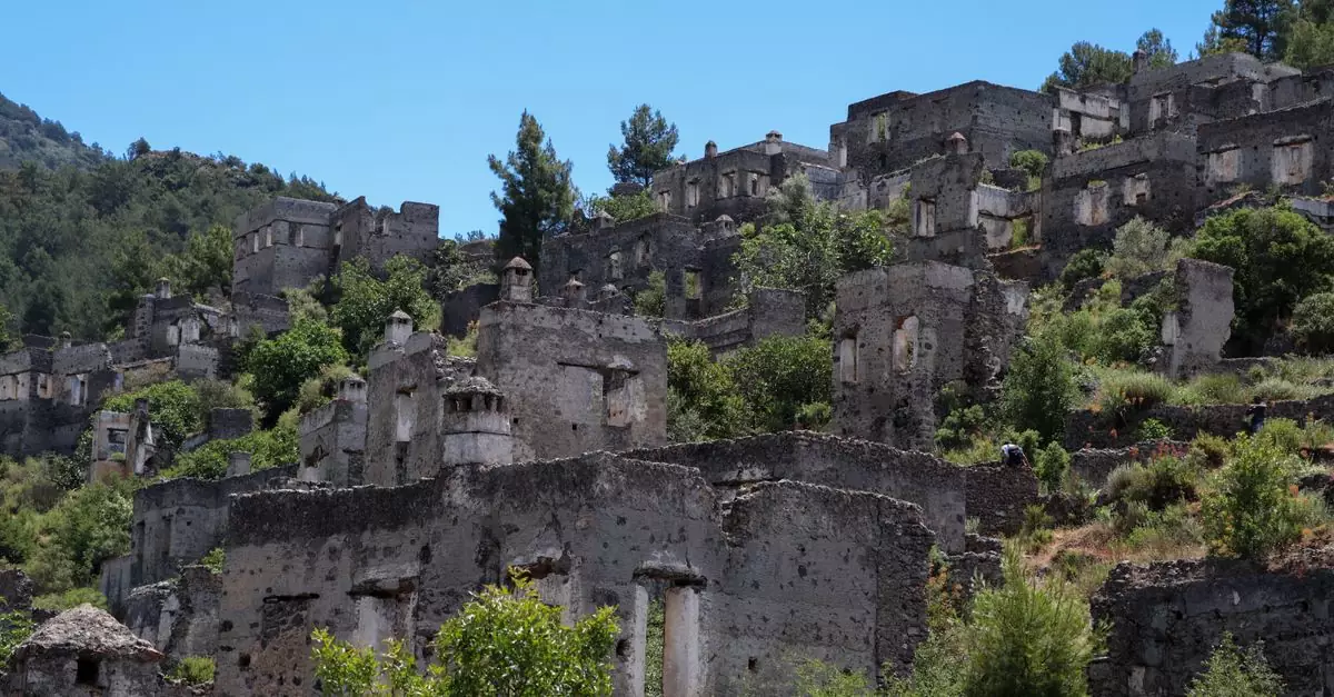 Discover the historic ruins of Kayak&ouml;y, an abandoned stone village in Muğla, T&uuml;rkiye, surrounded by scenic hills.