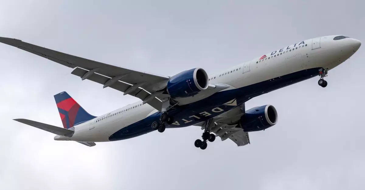 Delta Airlines aircraft in descent over Los Angeles, cloudy sky.