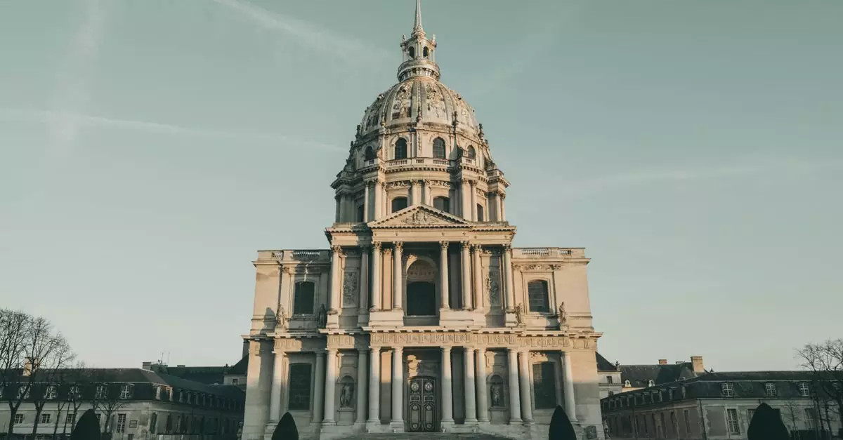 The stunning dome of Les Invalides in Paris on a clear day, showcasing classic architecture.